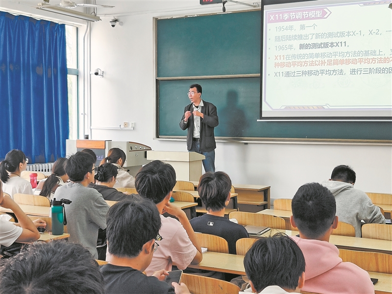 西安理工大学数学学院教师韩涛在授课。 受访单位供图